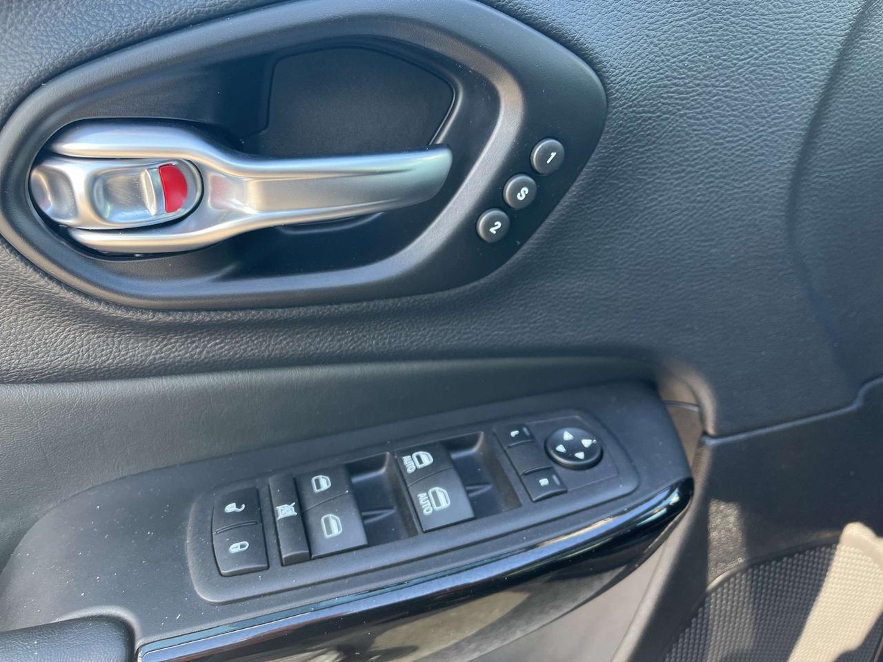 2023 Jeep Cherokee Altitude - Pano Sunroof - Adaptive Cruise Photo