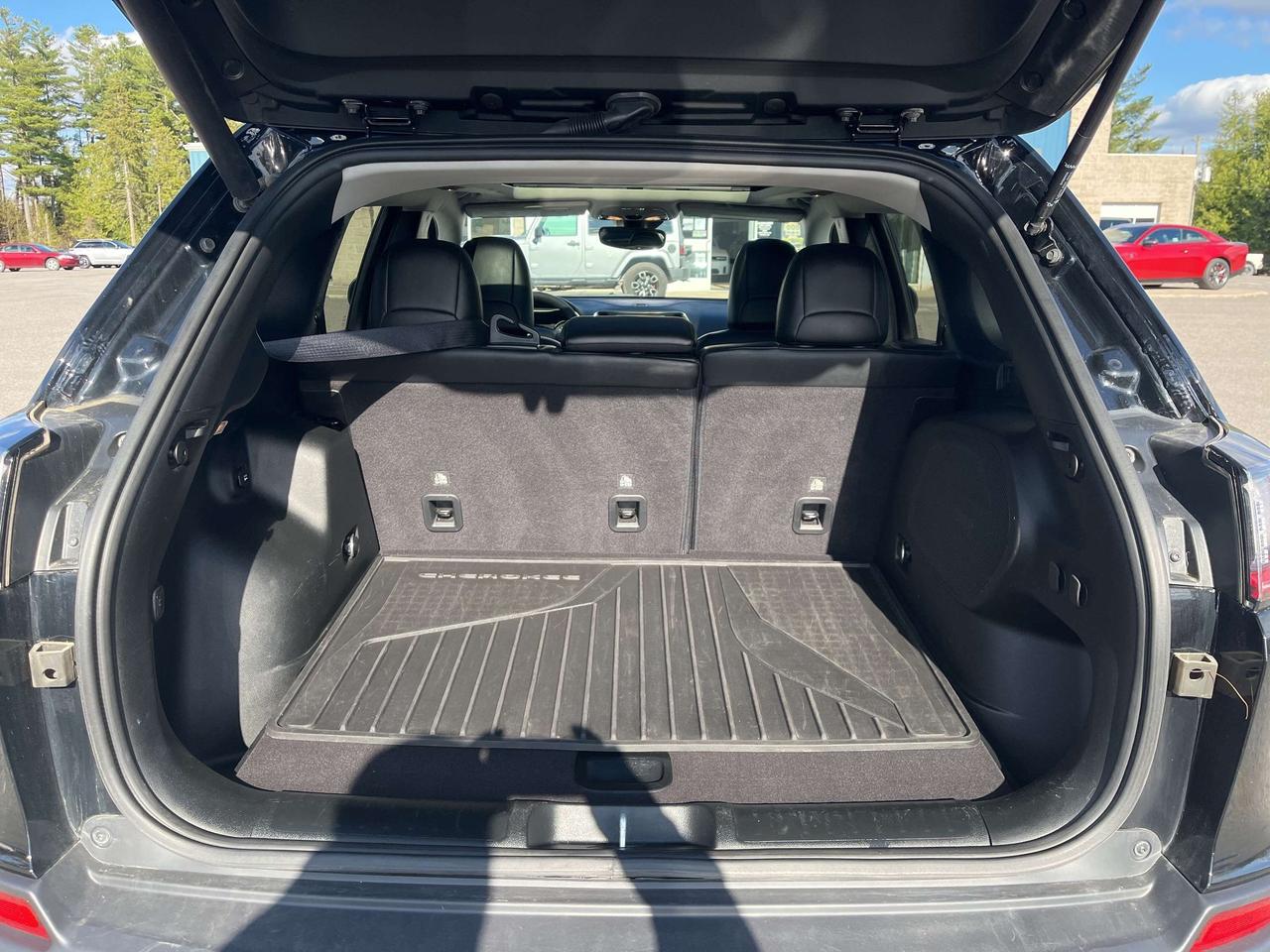 2023 Jeep Cherokee Altitude - Pano Sunroof - Adaptive Cruise Photo