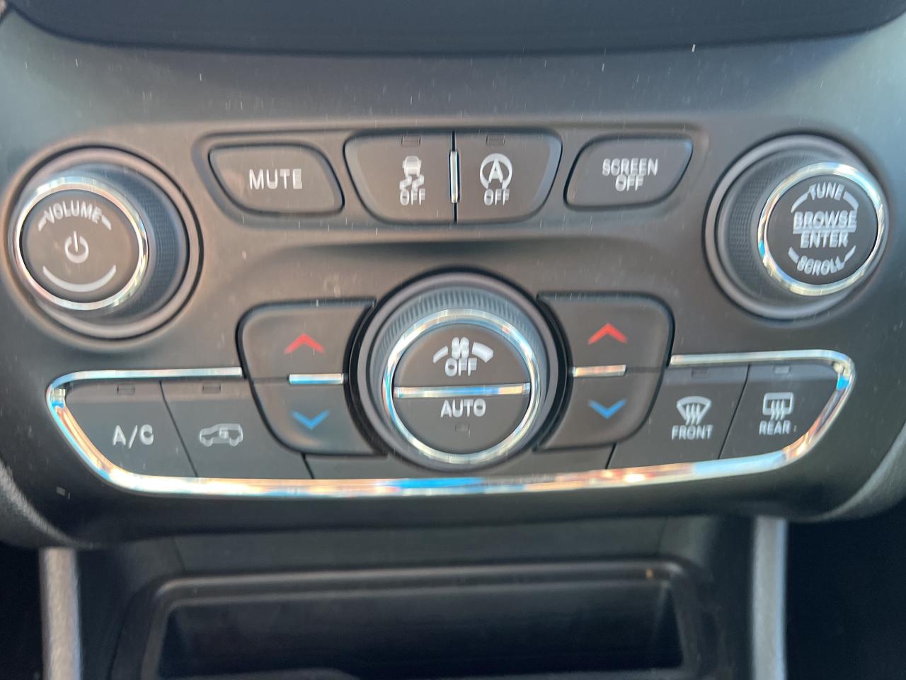 2023 Jeep Cherokee Altitude - Pano Sunroof - Safety/Tech Grp Photo