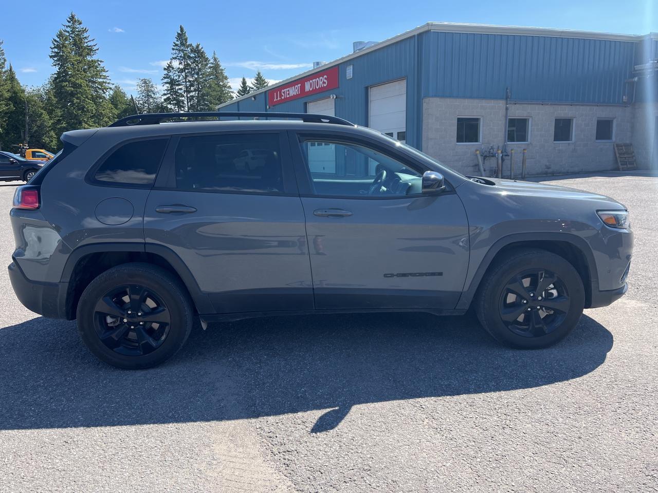 2023 Jeep Cherokee Altitude - Pano Sunroof - Safety/Tech Grp Photo