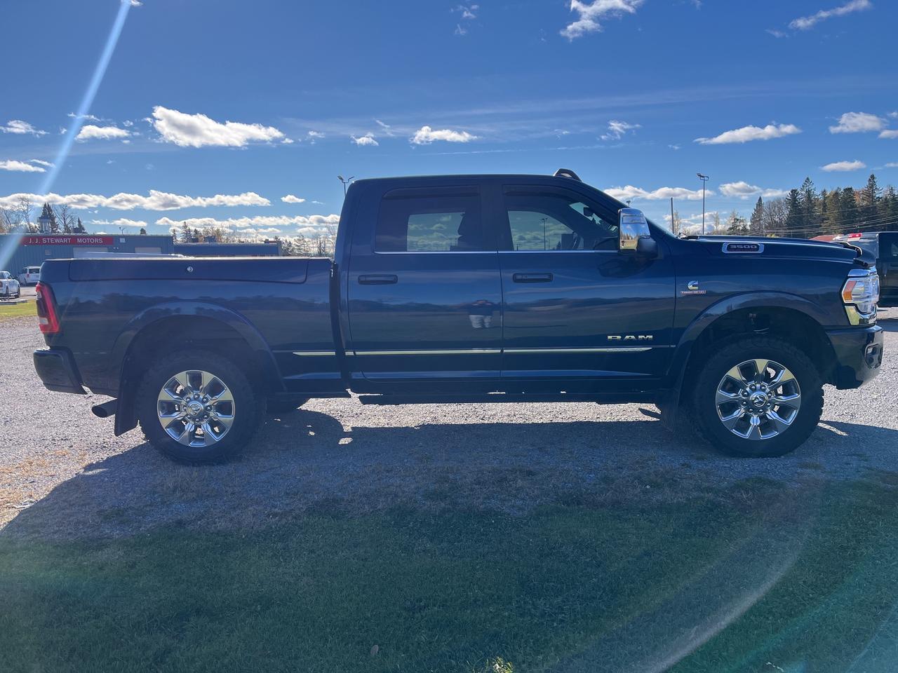 2023 RAM 3500 Limited - Sunroof - Tow Pkg Photo