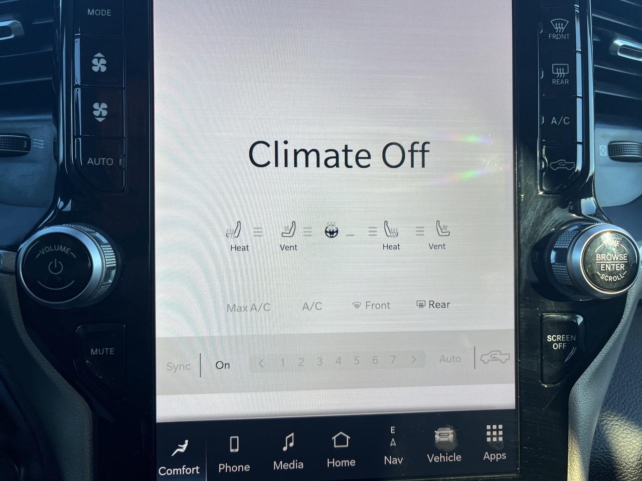 2024 RAM 3500 Laramie - Htd/Vtd Leather - Tow Pkg Photo4