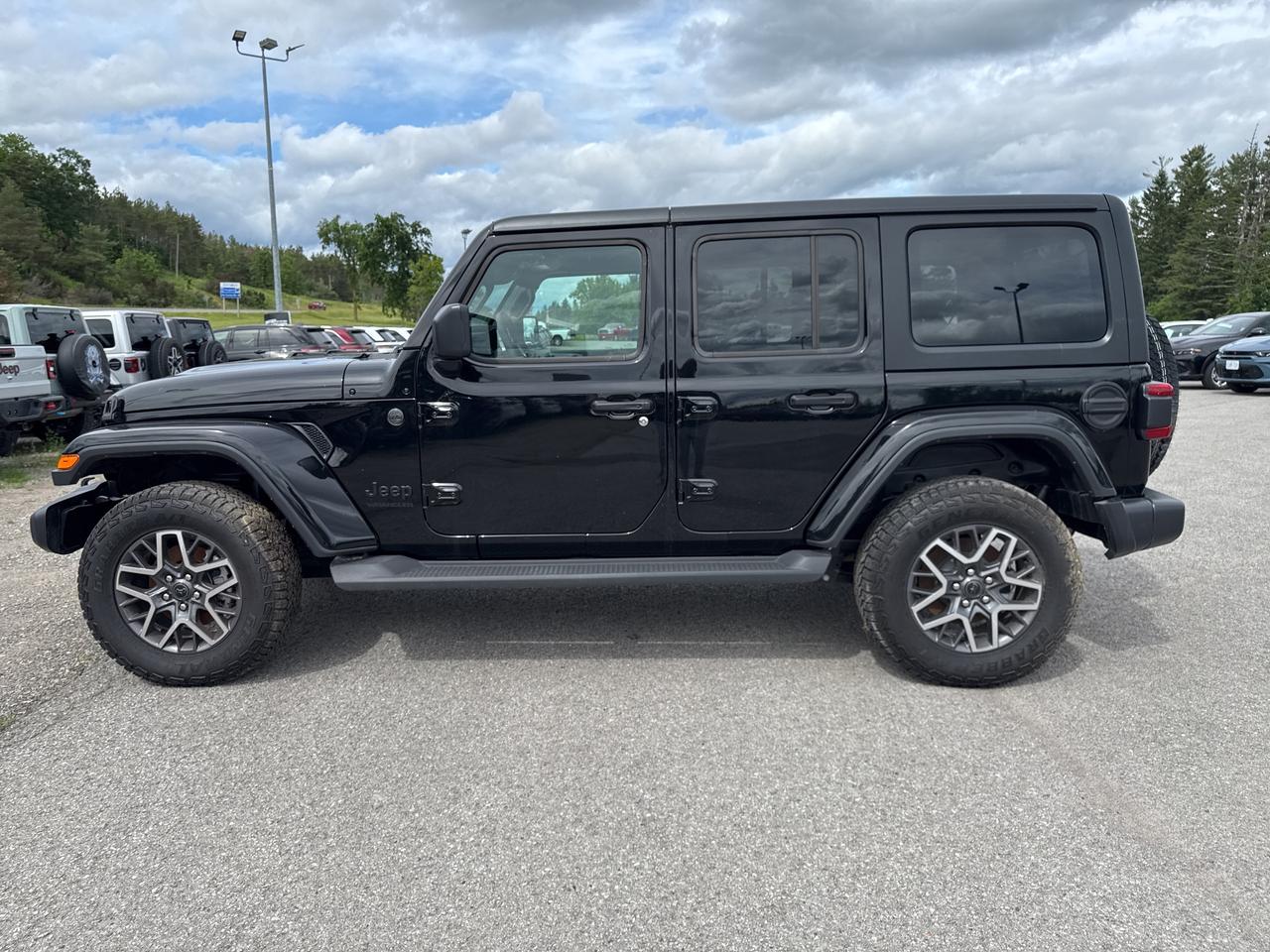 2025 Jeep Wrangler Sahara - Htd Leather/Wheel - Adaptive Cruise Photo