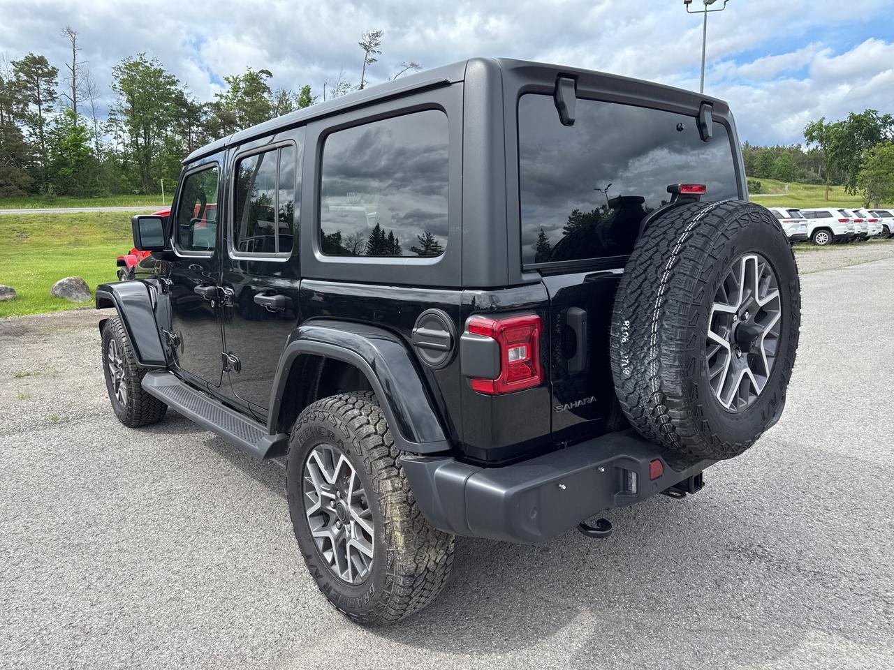 2025 Jeep Wrangler Sahara - Htd Leather/Wheel - Adaptive Cruise Photo2