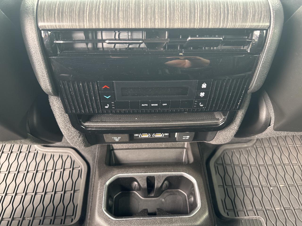 2023 Jeep Wagoneer Series III - Nav - Adaptive Cruise Photo