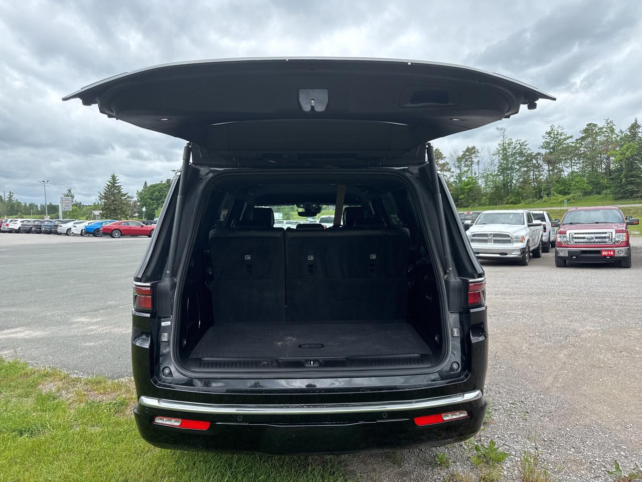 2023 Jeep Wagoneer Series III - Nav - Adaptive Cruise Photo