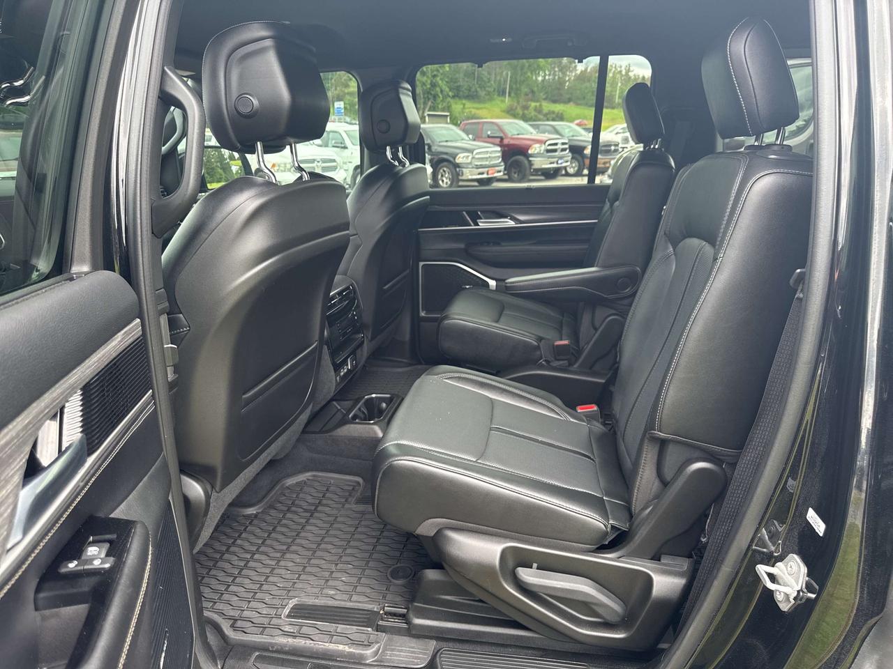 2023 Jeep Wagoneer Series III - Nav - Adaptive Cruise Photo