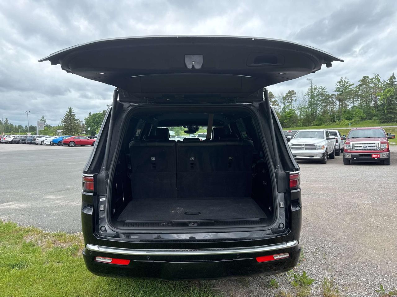 2023 Jeep Wagoneer Series III - Nav - Adaptive Cruise Photo