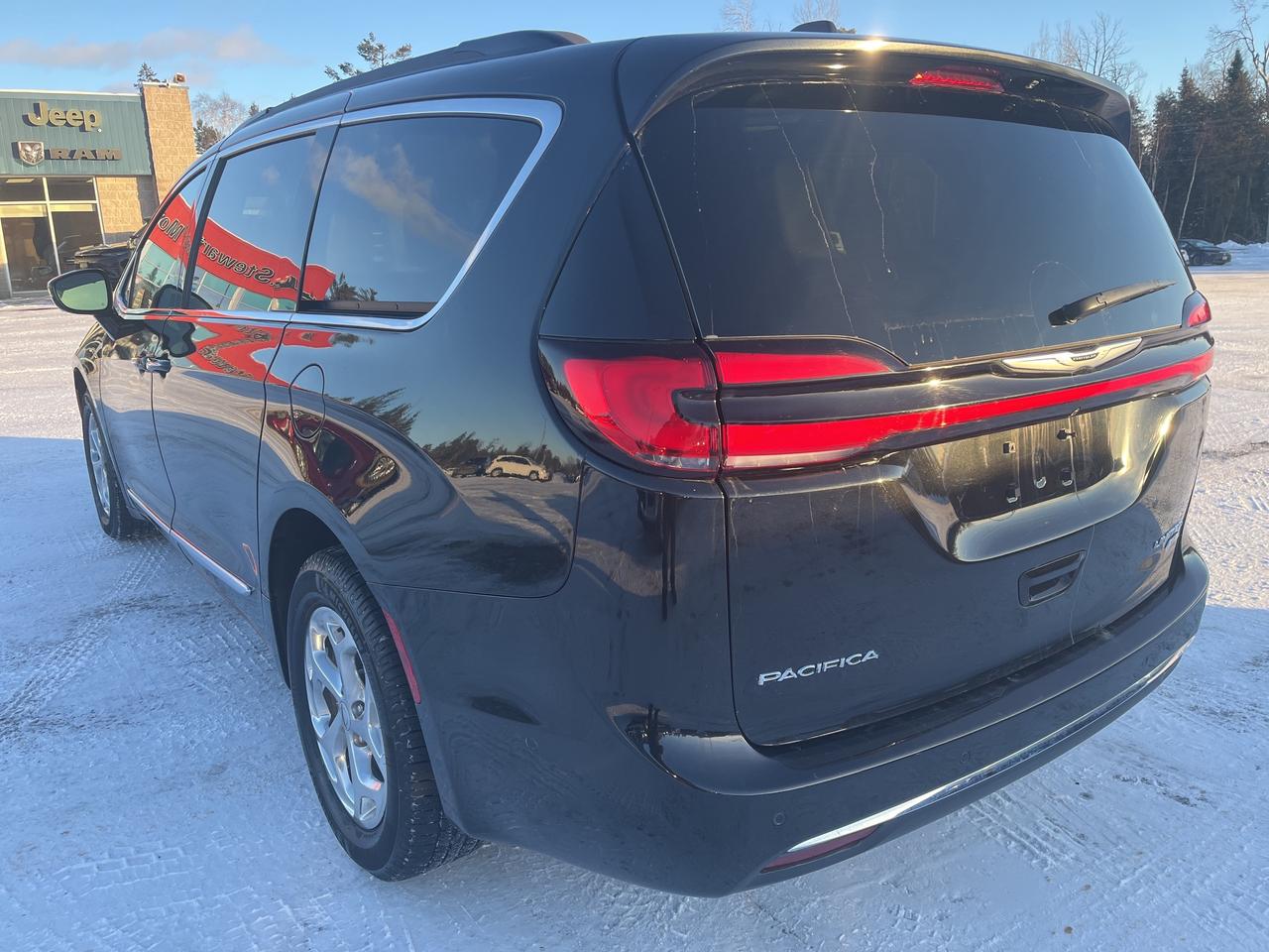 2022 Chrysler Pacifica Limited - Pano Sunroof - Rear Entertainment Photo