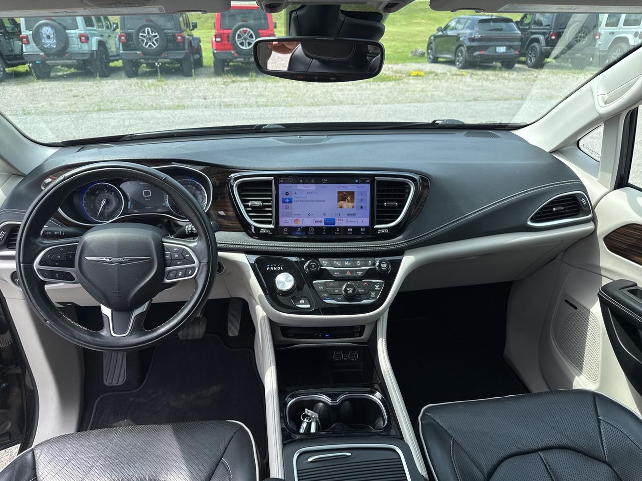 2022 Chrysler Pacifica Limited - Pano Sunroof - Rear Entertainment Photo
