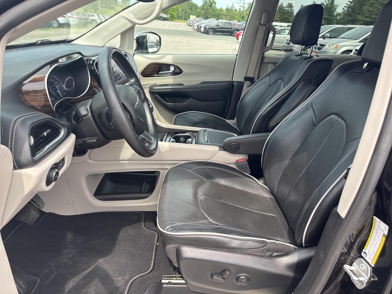 2022 Chrysler Pacifica Limited - Pano Sunroof - Rear Entertainment Photo