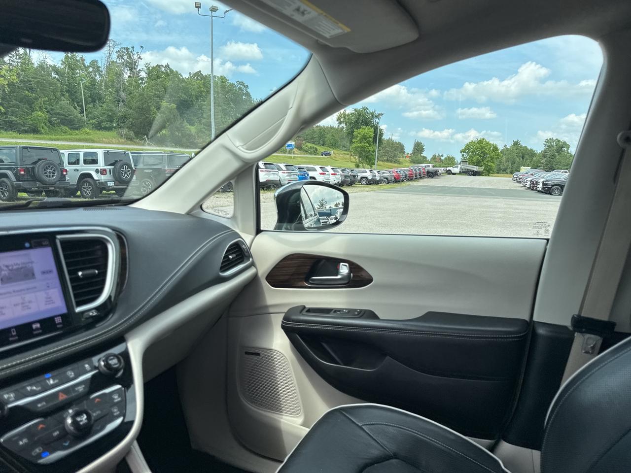 2022 Chrysler Pacifica Limited - Pano Sunroof - Rear Entertainment Photo