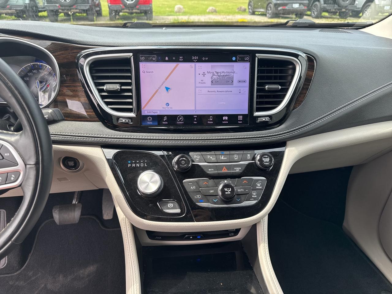 2022 Chrysler Pacifica Limited - Pano Sunroof - Rear Entertainment Photo