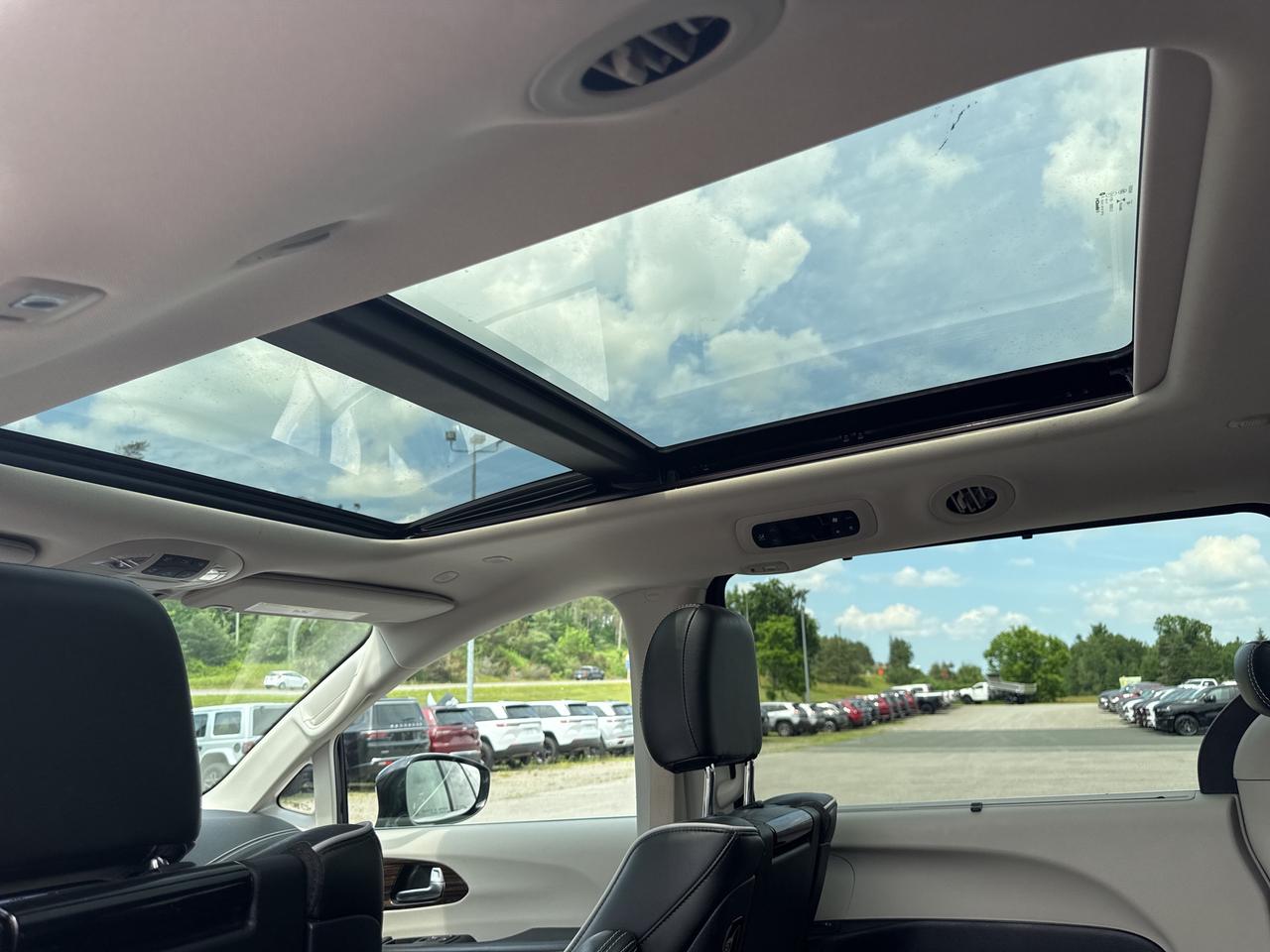 2022 Chrysler Pacifica Limited - Pano Sunroof - Rear Entertainment Photo