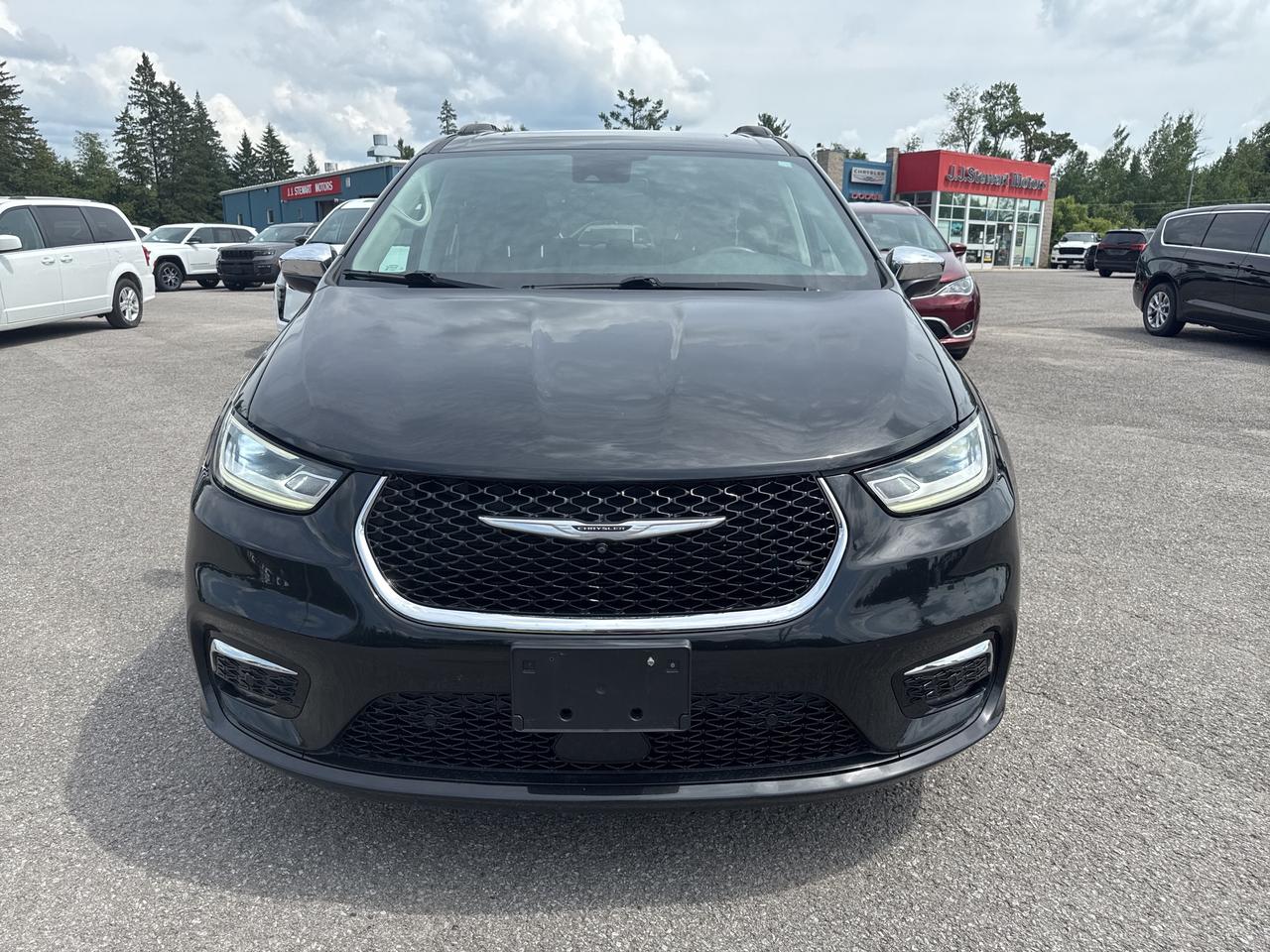 2022 Chrysler Pacifica Limited - Pano Sunroof - Rear Entertainment Photo