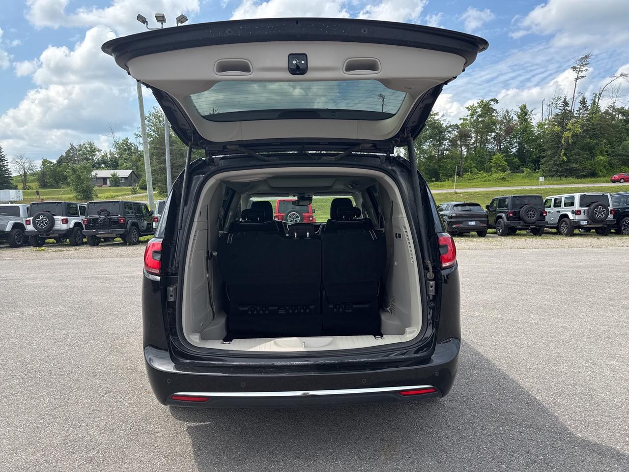 2022 Chrysler Pacifica Limited - Pano Sunroof - Rear Entertainment Photo