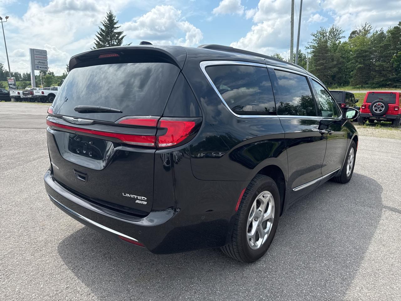 2022 Chrysler Pacifica Limited - Pano Sunroof - Rear Entertainment Photo