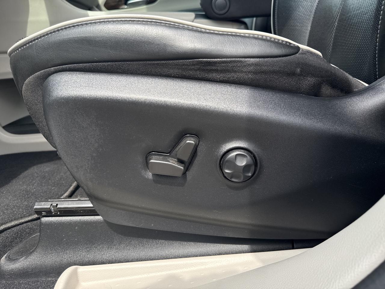 2022 Chrysler Pacifica Limited - Pano Sunroof - Rear Entertainment Photo