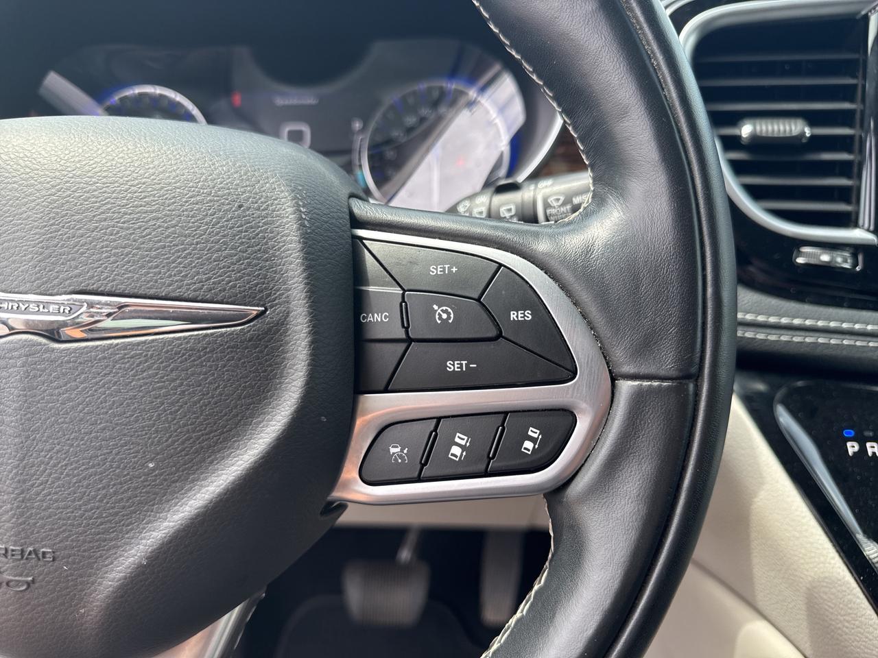 2022 Chrysler Pacifica Limited - Pano Sunroof - Rear Entertainment Photo