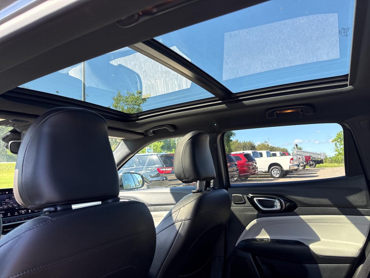 2023 Jeep Compass Limited - Pano Sunroof - Htd Leather/Wheel Photo