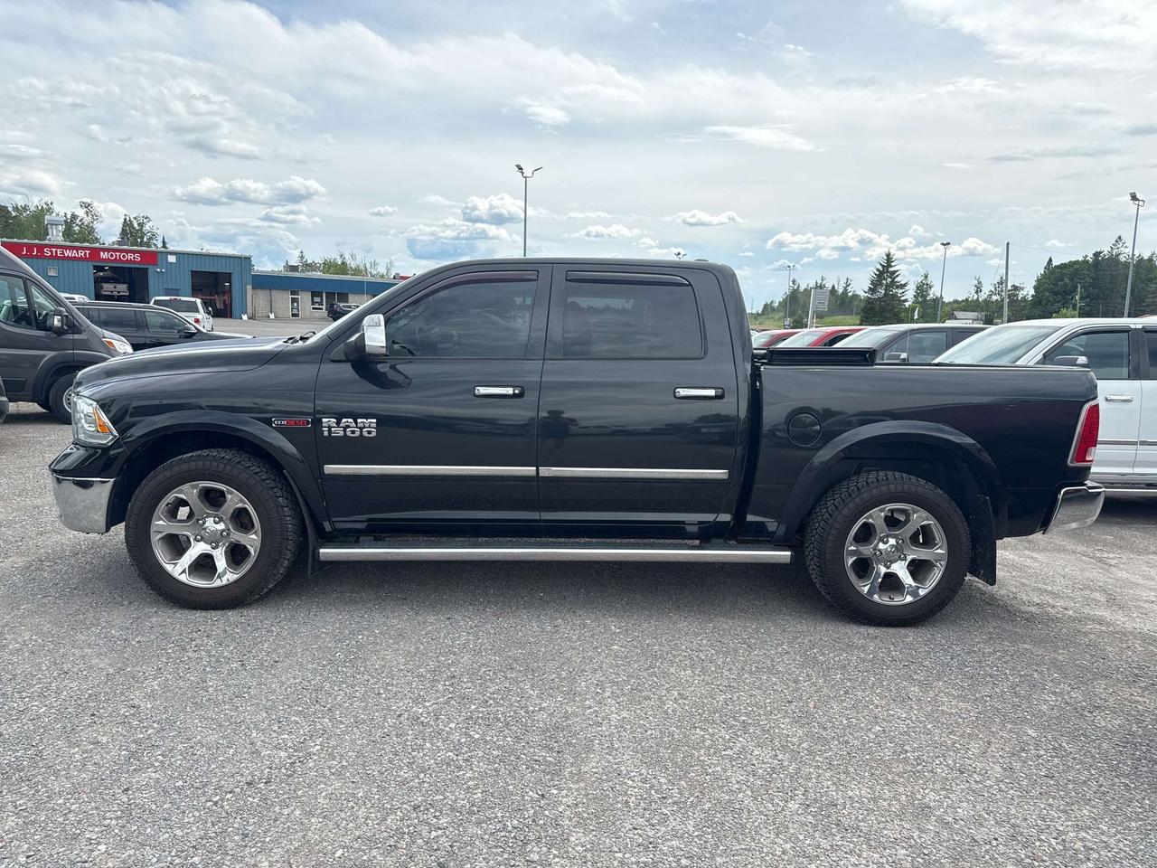 2017 RAM 1500 Laramie - Sunroof - Tow Pkg Photo5