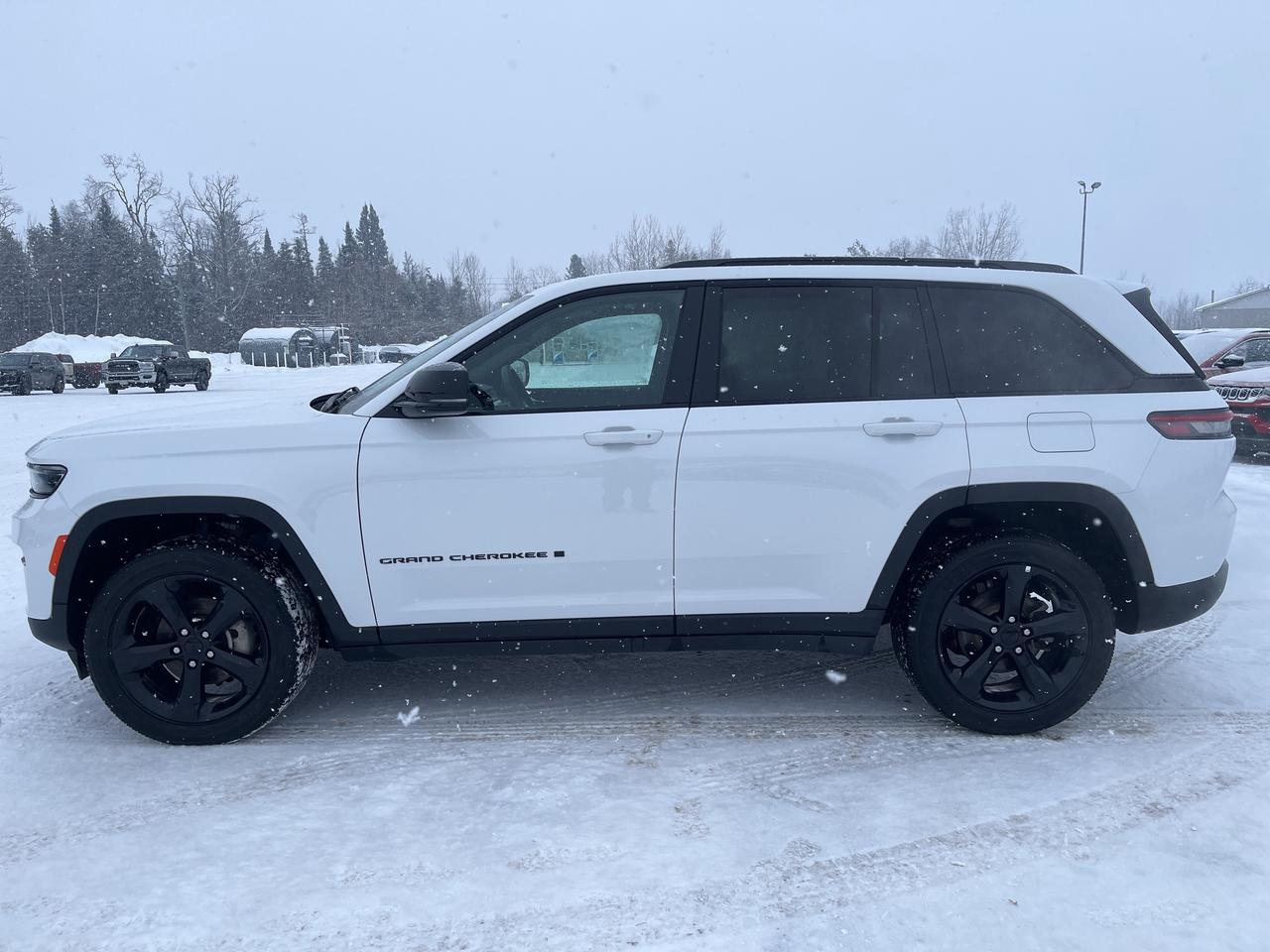 2024 Jeep Grand Cherokee Altitude - Htd Seats/Wheel - Adaptive Cruise Photo