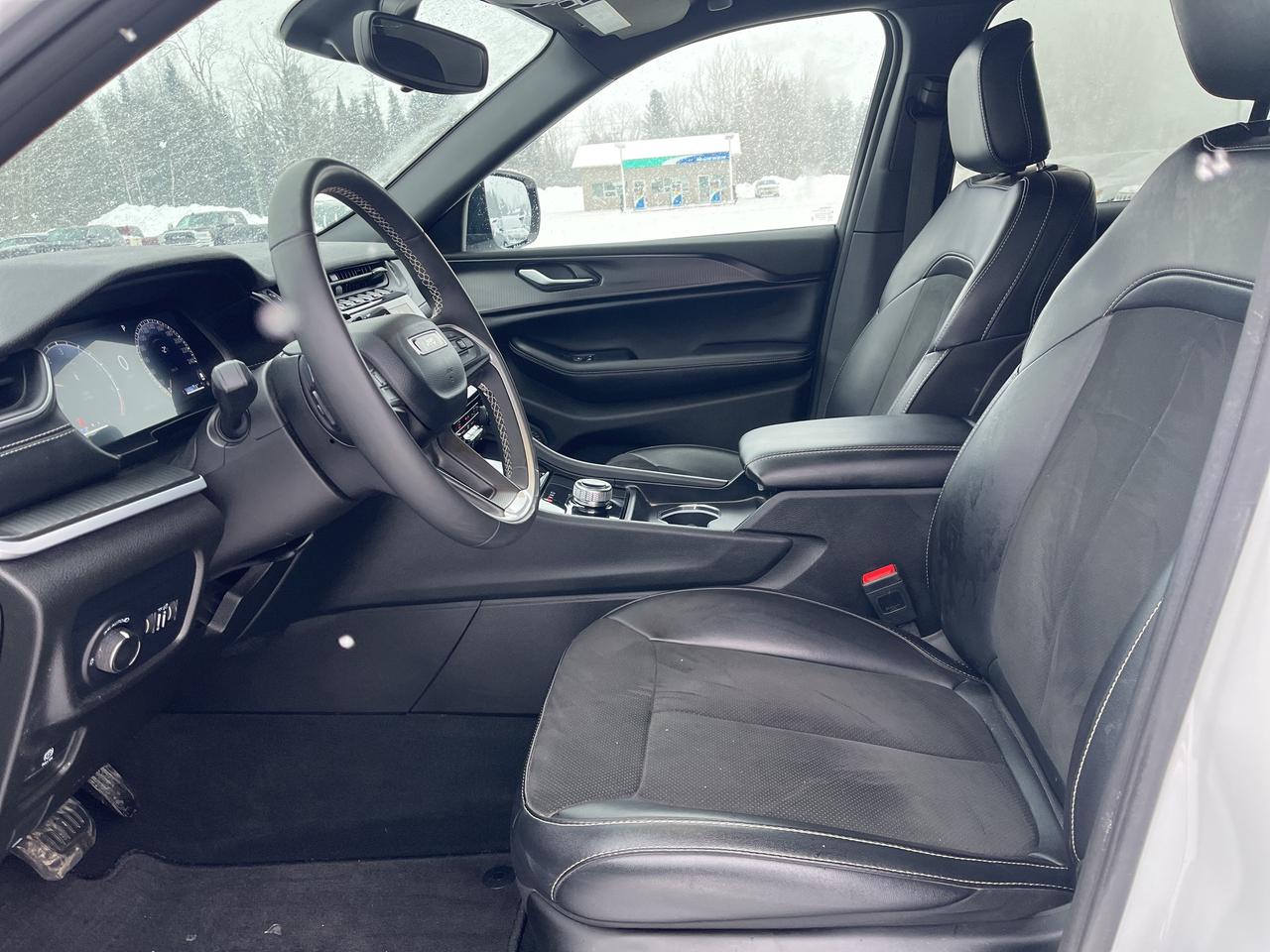 2024 Jeep Grand Cherokee Altitude - Htd Seats/Wheel - Adaptive Cruise Photo
