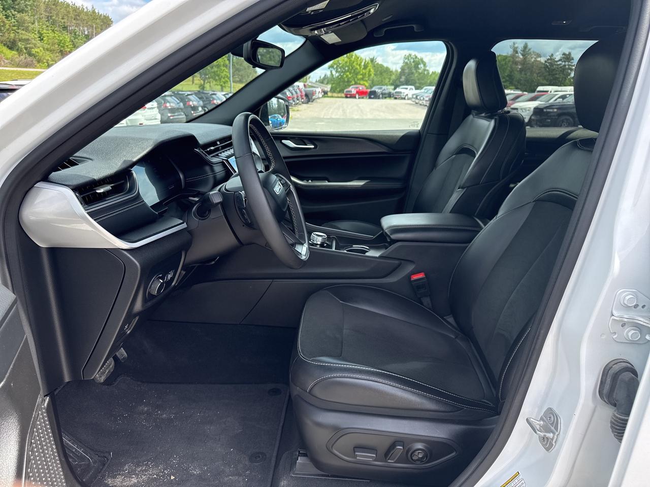 2024 Jeep Grand Cherokee Altitude - Htd Seats/Wheel - Adaptive Cruise Photo