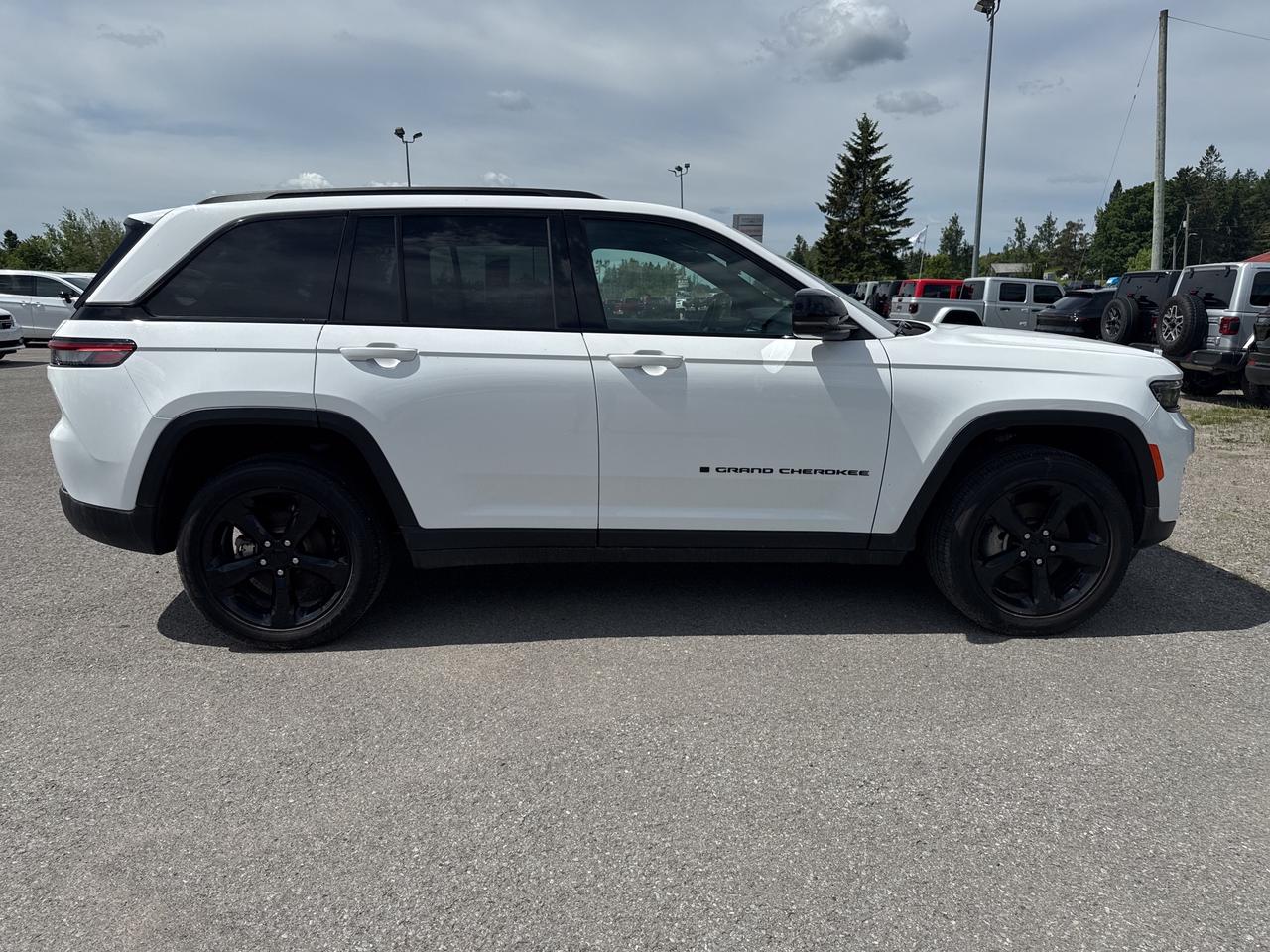 2024 Jeep Grand Cherokee Altitude - Htd Seats/Wheel - Adaptive Cruise Photo