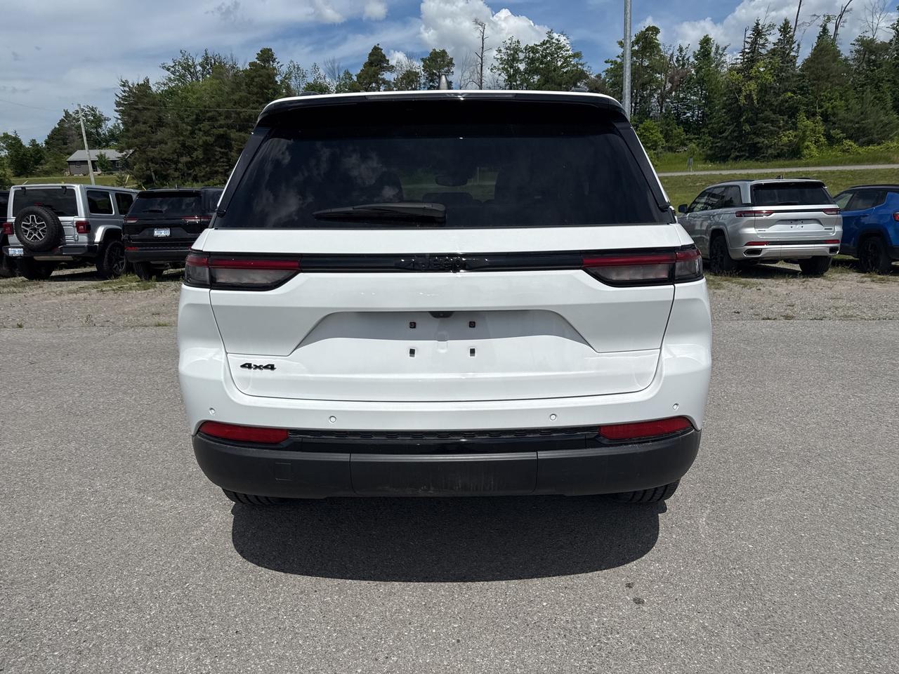 2024 Jeep Grand Cherokee Altitude - Htd Seats/Wheel - Adaptive Cruise Photo