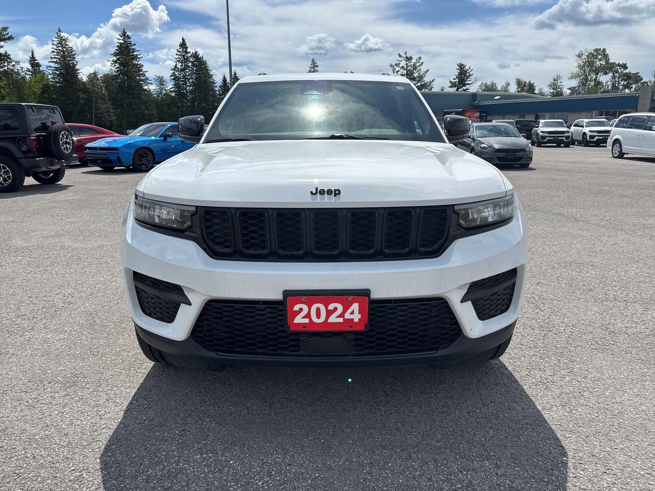 2024 Jeep Grand Cherokee Altitude - Htd Seats/Wheel - Adaptive Cruise Photo