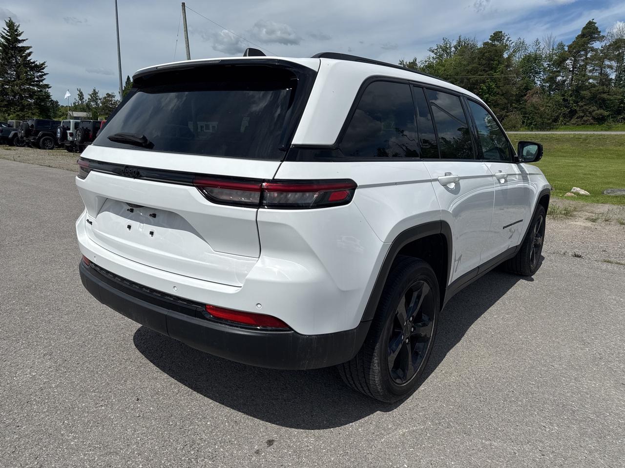 2024 Jeep Grand Cherokee Altitude - Htd Seats/Wheel - Adaptive Cruise Photo