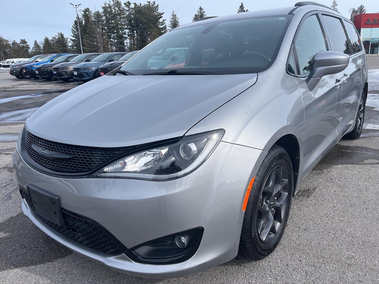 2018 Chrysler Pacifica Touring Plus - Nav - Remote Start Photo