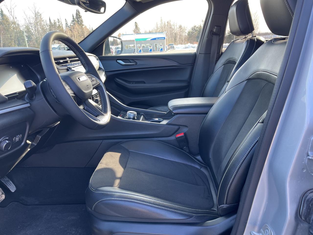 2024 Jeep Grand Cherokee L Altitude - Sunroof - 6 Passenger Photo