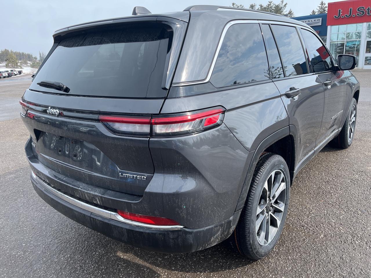2022 Jeep Grand Cherokee Limited - Pano Sunroof - Nav Photo