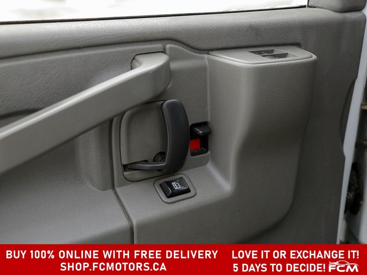 2017 GMC Savana 3500 ~AUTOMATIC, FULLY CERTIFIED WITH WARRANTY!!!! Photo