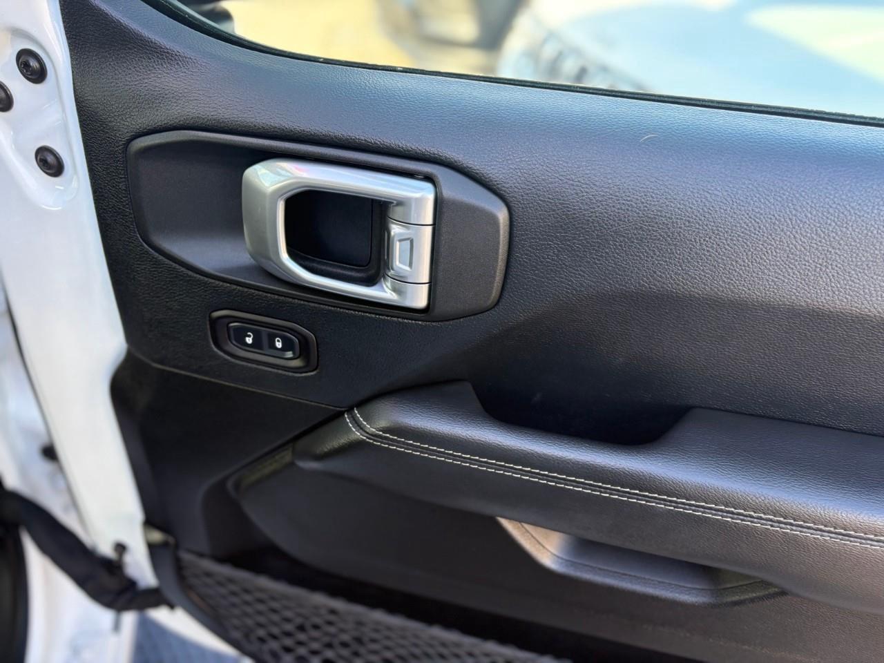 2019 Jeep WRANGLER UNLIMITED Sahara 4dr 4x4 Photo