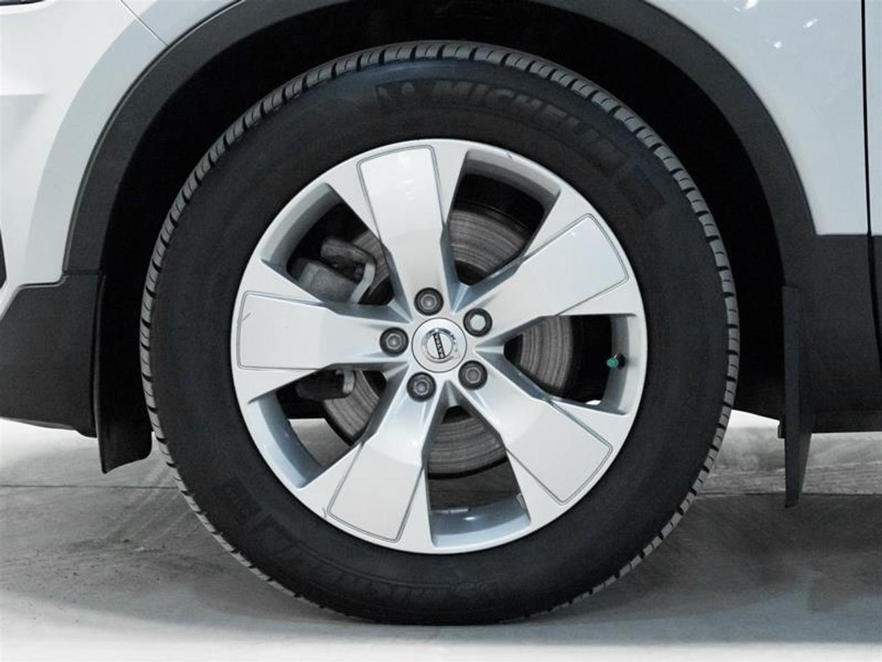 2020 Volvo XC40 T4 Momentum 4dr All-Wheel Drive Photo