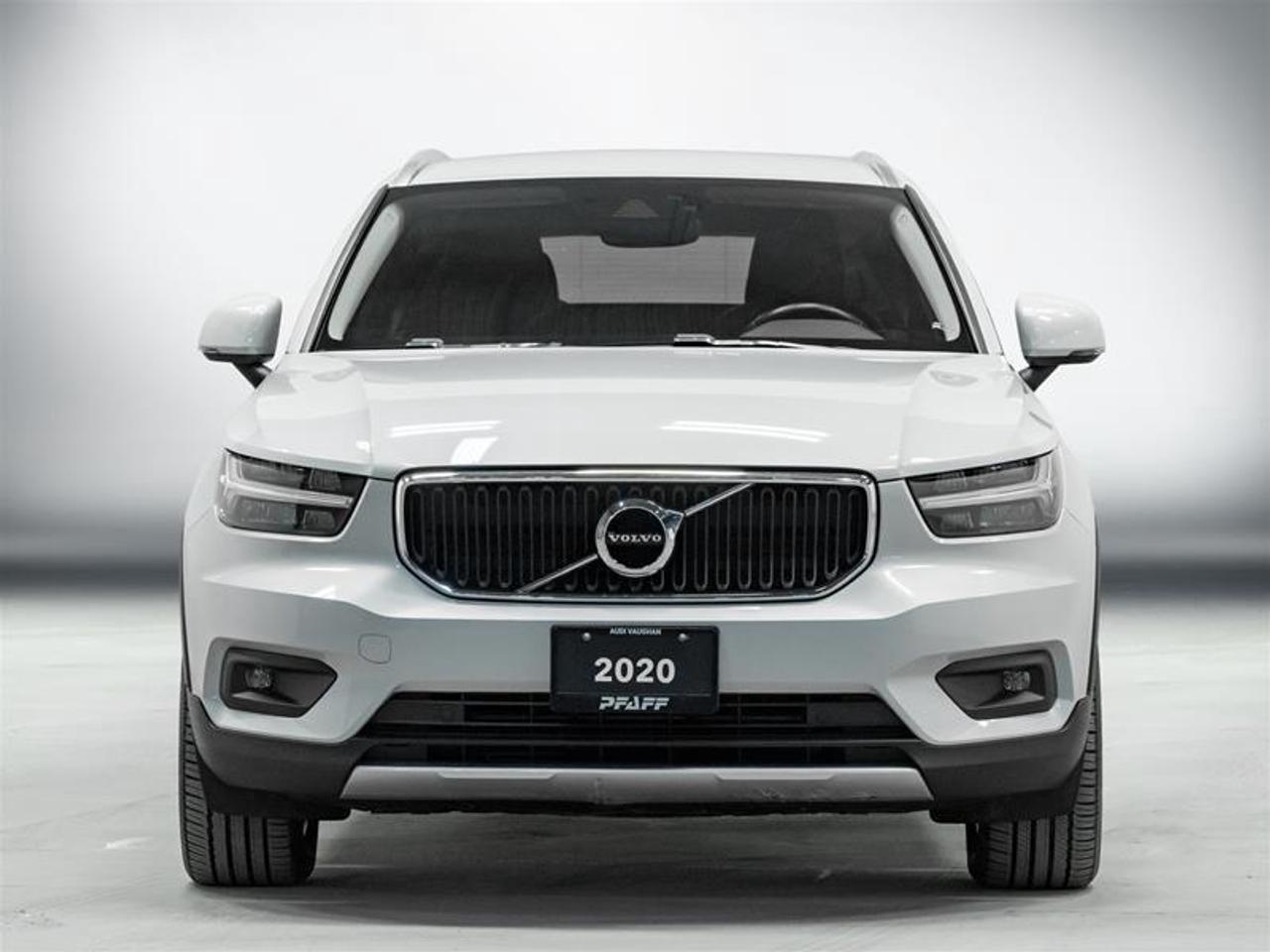 2020 Volvo XC40 T4 Momentum 4dr All-Wheel Drive Photo2