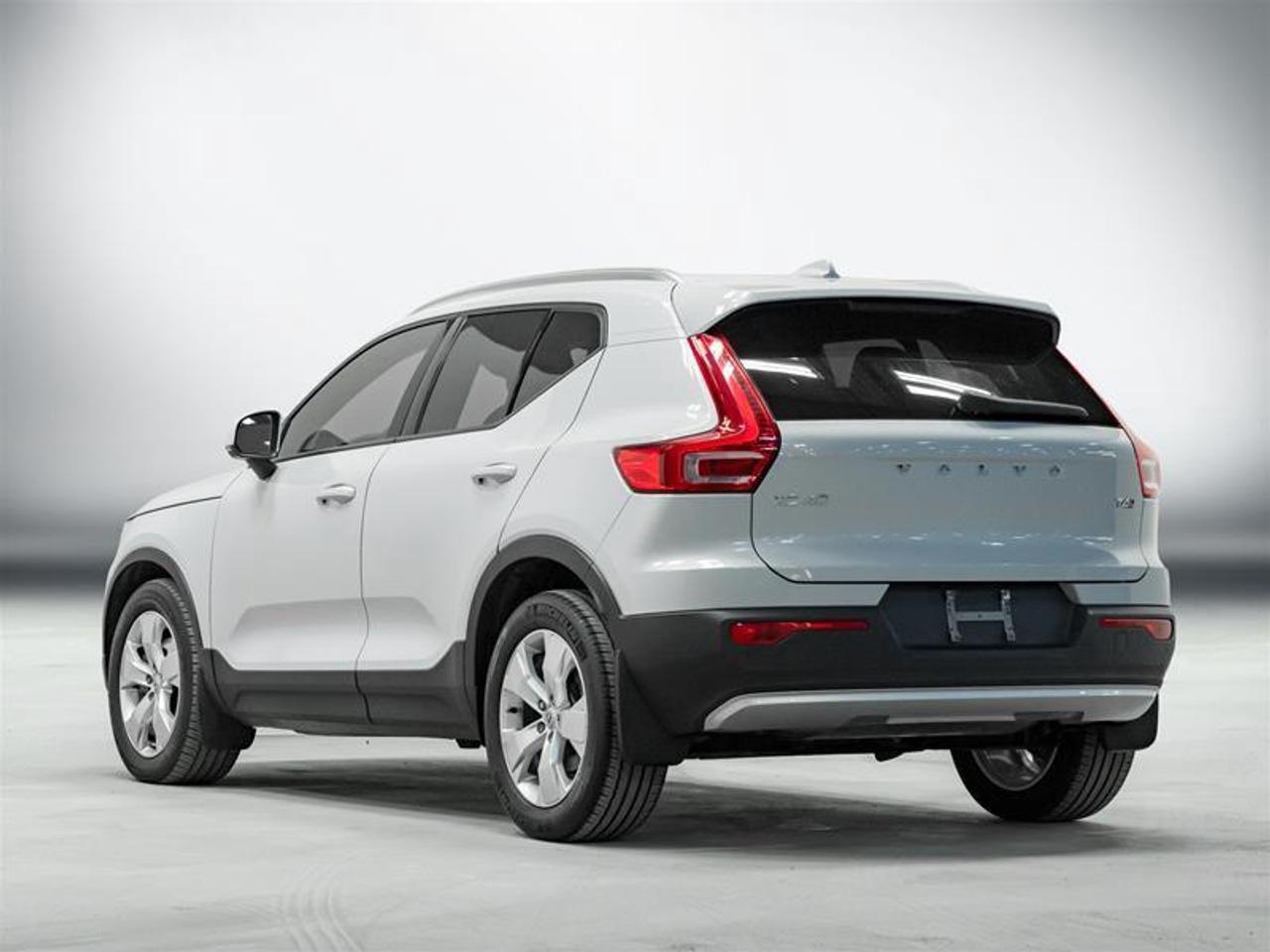 2020 Volvo XC40 T4 Momentum 4dr All-Wheel Drive Photo