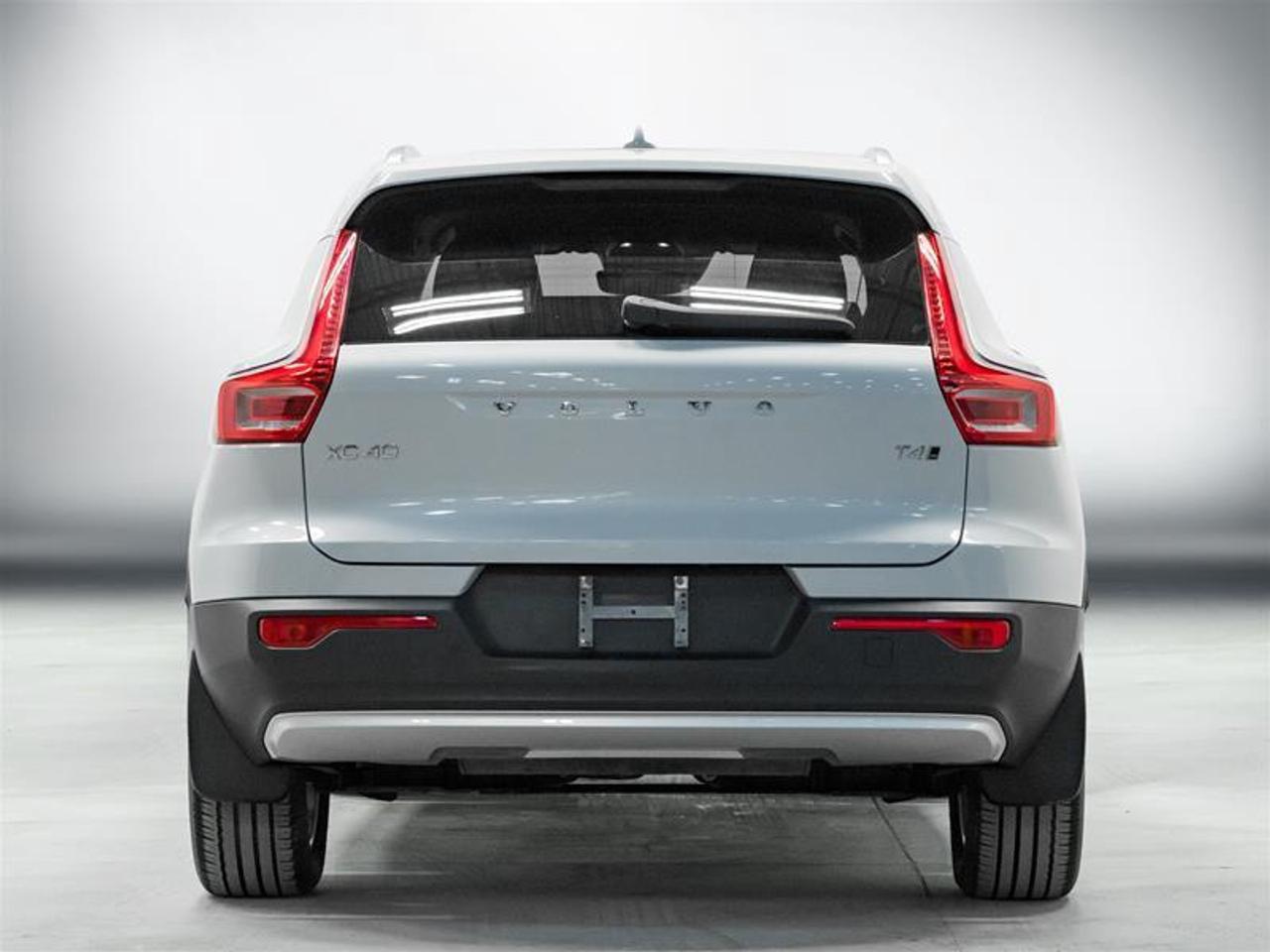 2020 Volvo XC40 T4 Momentum 4dr All-Wheel Drive Photo