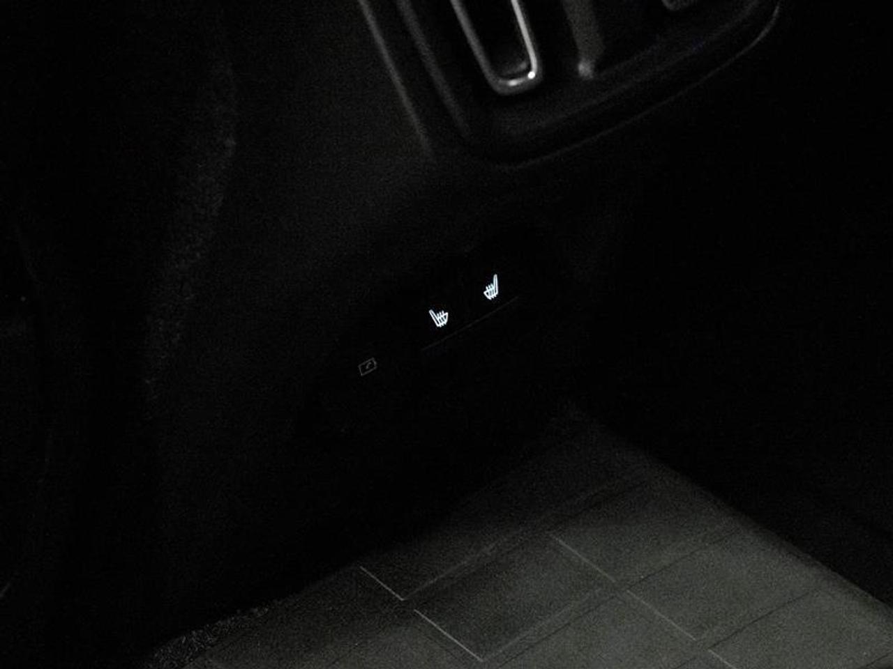 2020 Volvo XC40 T4 Momentum 4dr All-Wheel Drive Photo