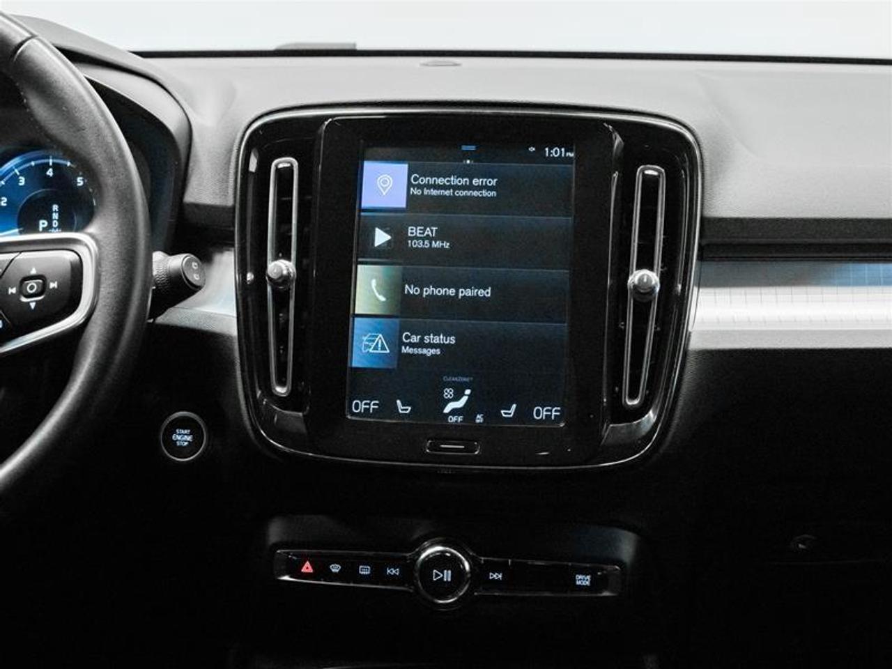 2020 Volvo XC40 T4 Momentum 4dr All-Wheel Drive Photo