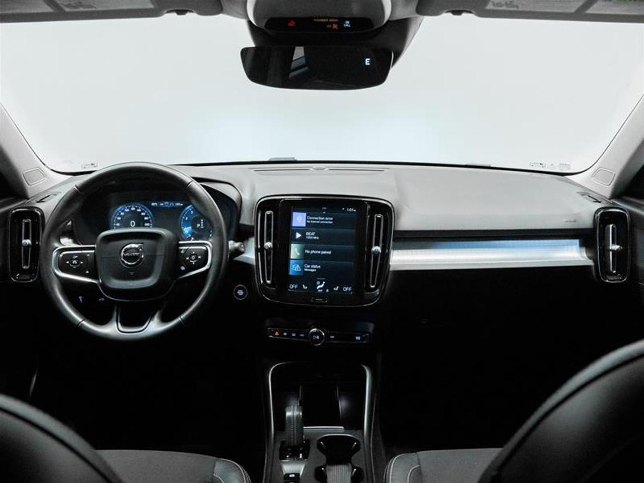 2020 Volvo XC40 T4 Momentum 4dr All-Wheel Drive Photo