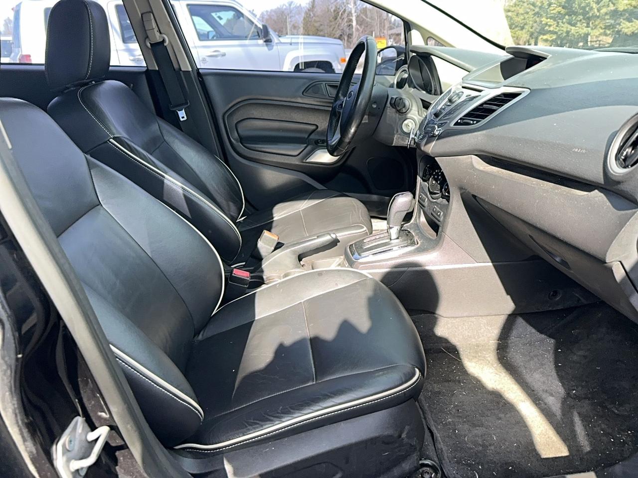 2011 Ford Fiesta SES Photo