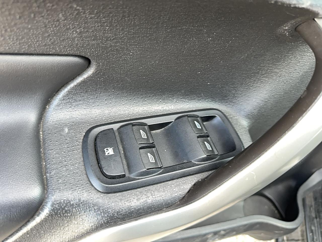 2011 Ford Fiesta SES Photo