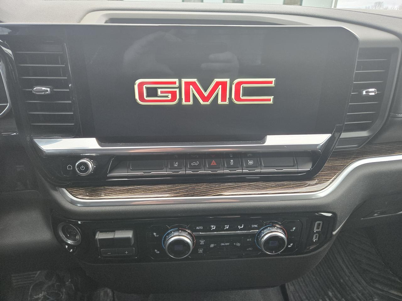 2024 GMC Sierra 2500 SLE Photo