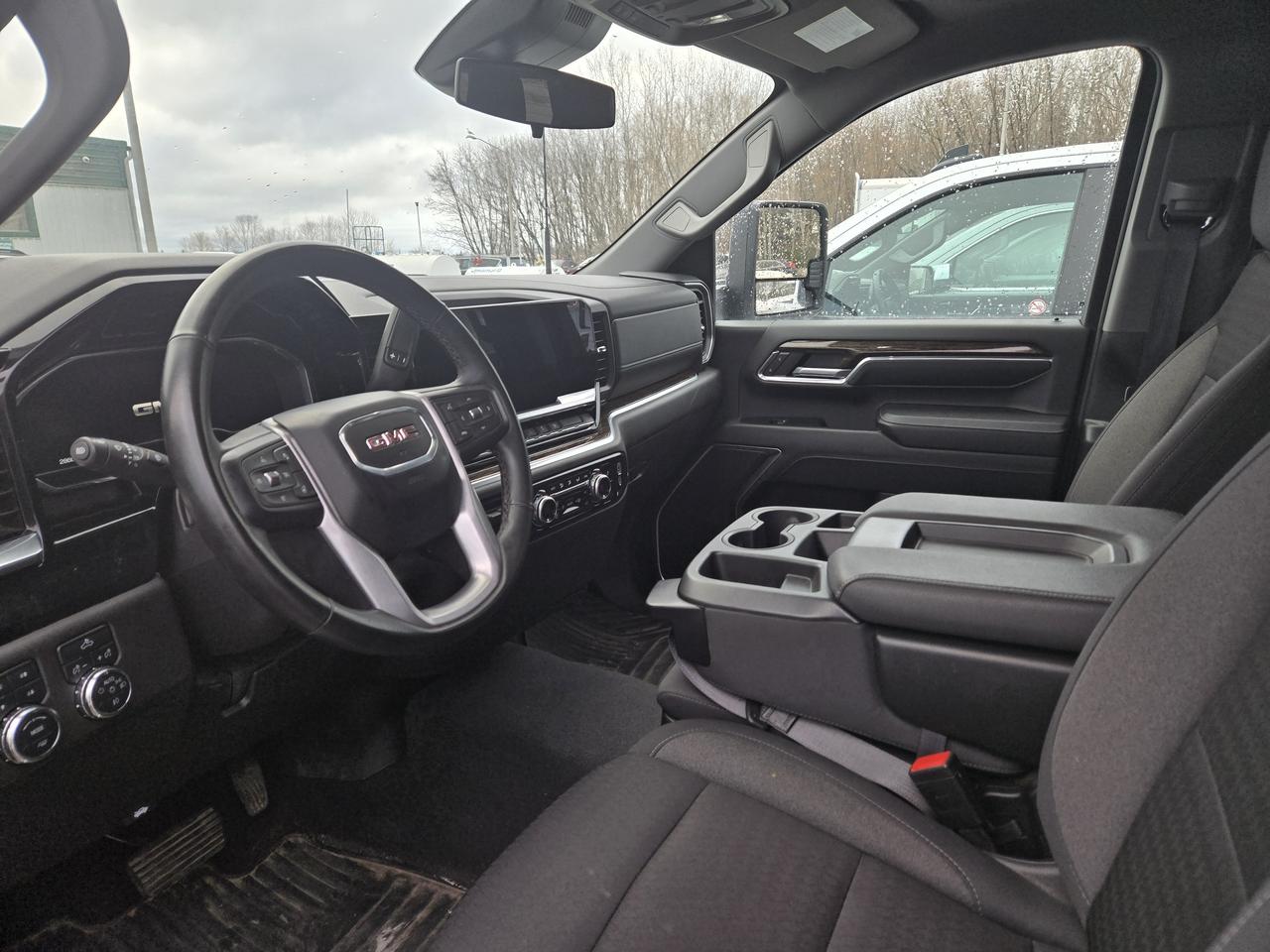 2024 GMC Sierra 2500 SLE Photo