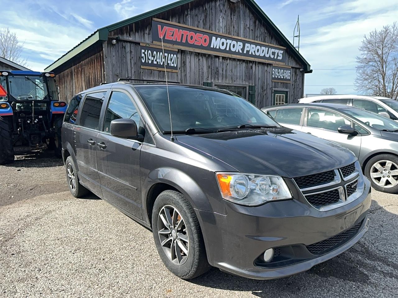 2017 Dodge Grand Caravan SXT Premium Plus Photo3