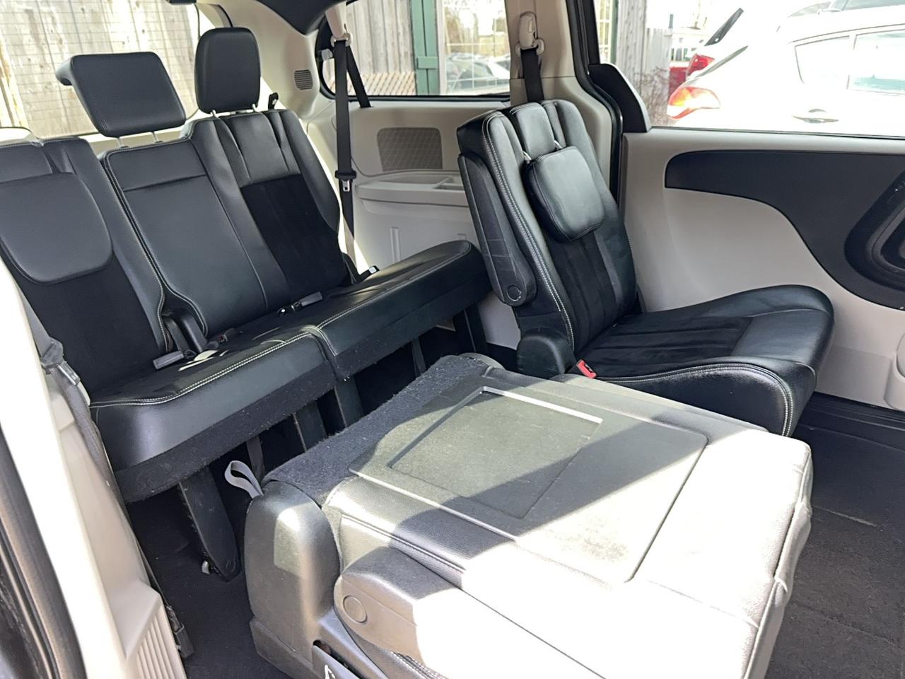 2017 Dodge Grand Caravan SXT Premium Plus Photo